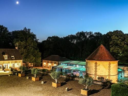 Domaine De Montchevreuil Hotel Fresneaux-Montchevreuil Exterior photo